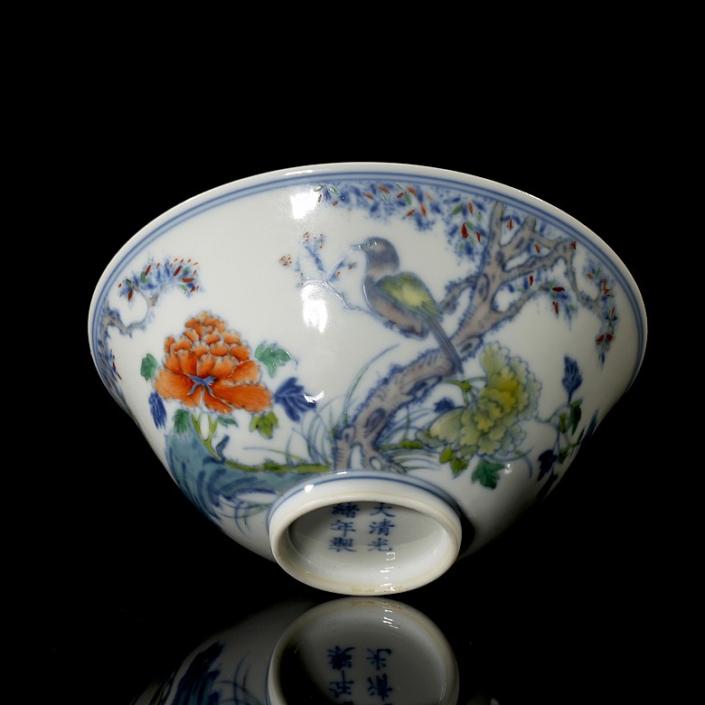 Doucai “Flowers and Birds” bowl, Qing Dynasty