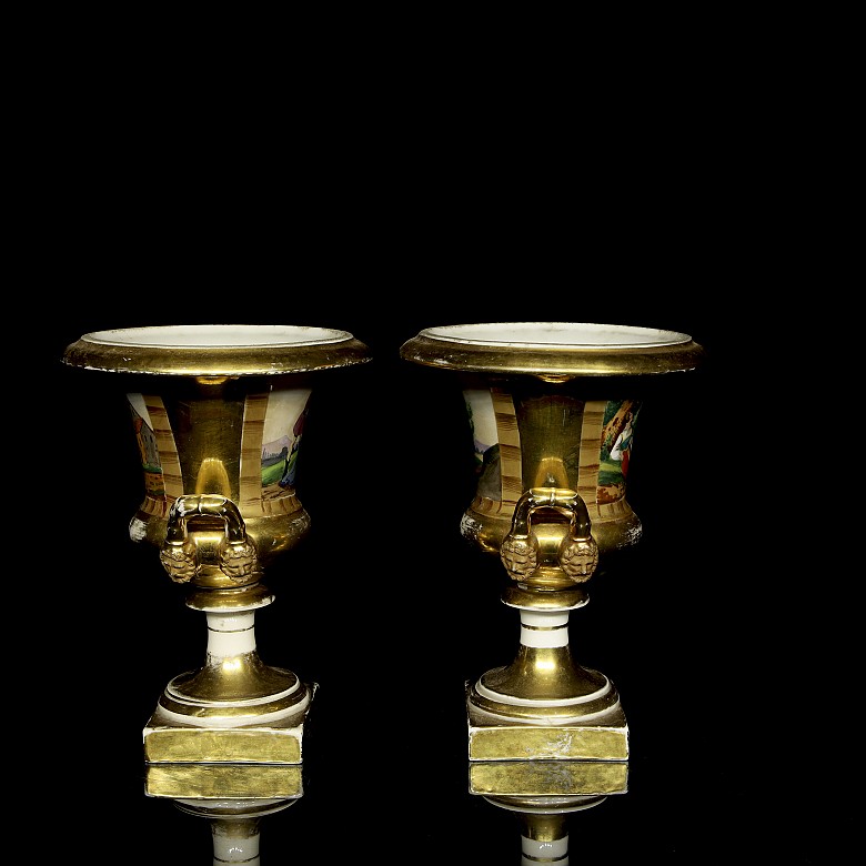 Pair of Medici-style vases, 19th century