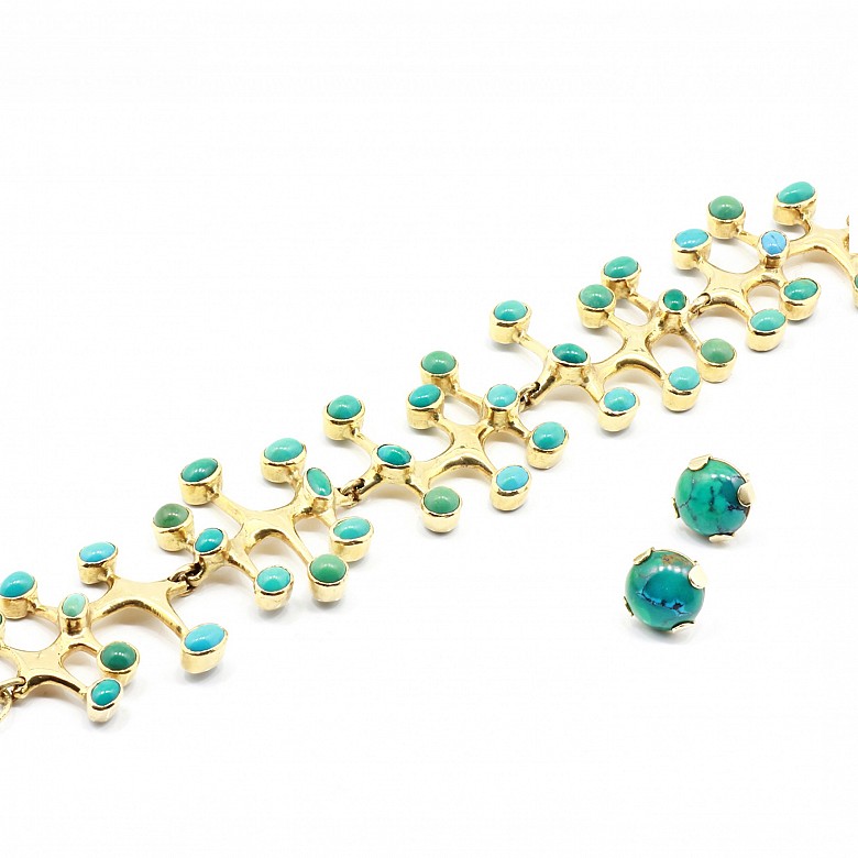 18k yellow gold bracelet and earrings with natural turquoise.