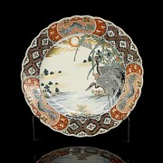 Japanese Imari ‘Cranes’ porcelain dish, 20th century