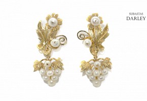 Pendientes de oro amarillo 18 k en forma de flor y racimo