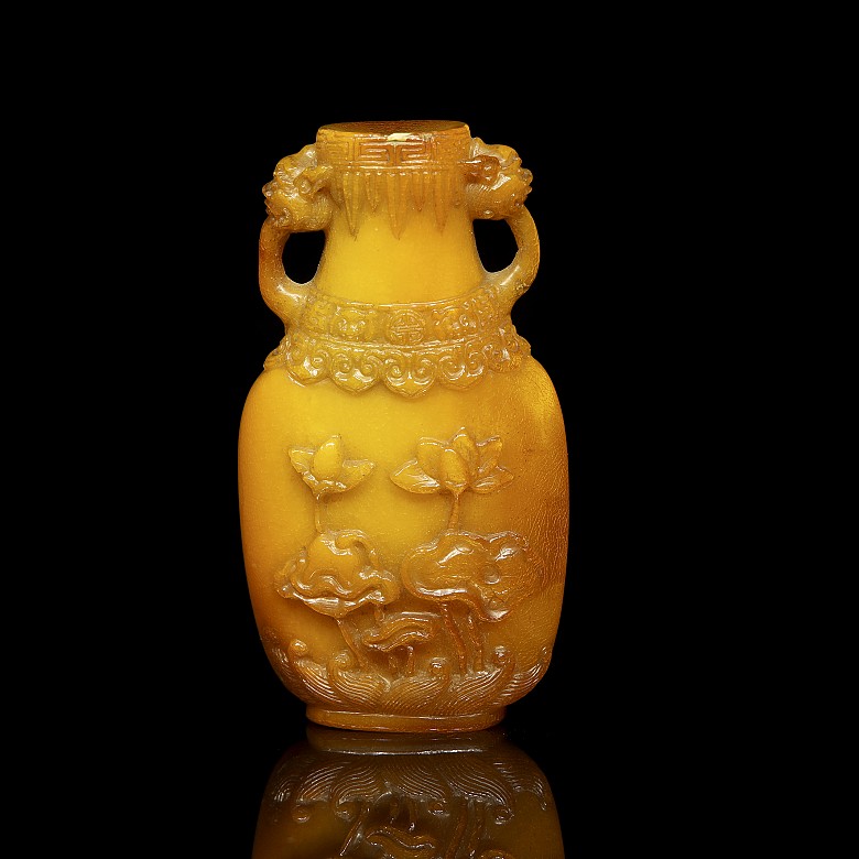 Amber snuff bottle, Qing dynasty