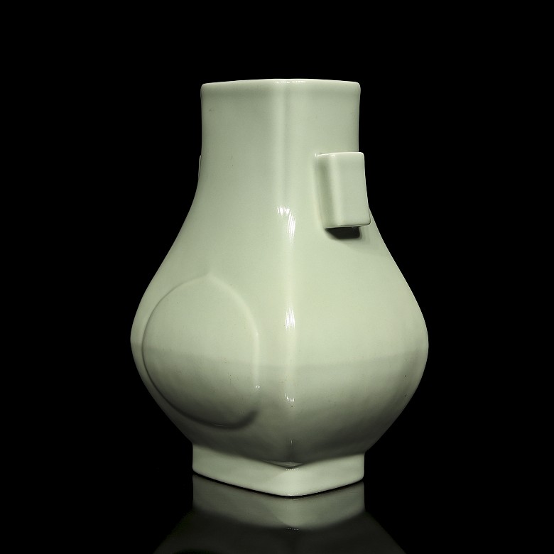 Celadon porcelain ‘Hu’ vase, with Tongzi mark