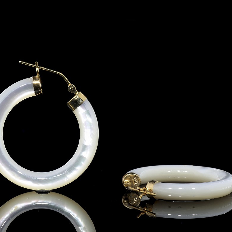 Pair of yellow gold and mother-of-pearl earrings