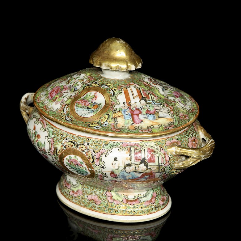 Porcelain enamelled tureen, Canton, 20th century