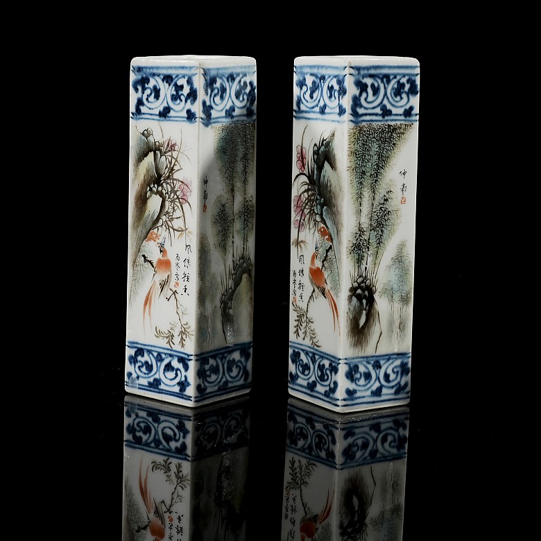 Pair of glazed oprcelain vases ‘Birds’, Minguo period