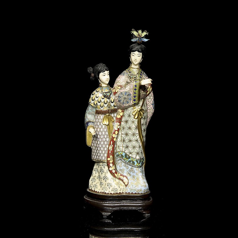 Figura con aplicaciones de bronce y esmalado cloisonné 