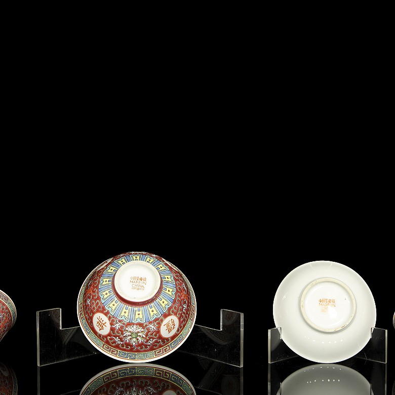 Four Asian ceramic objects “ famille rose”, 20th century