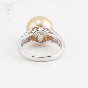 18k gold ring with diamonds and Australian pearl