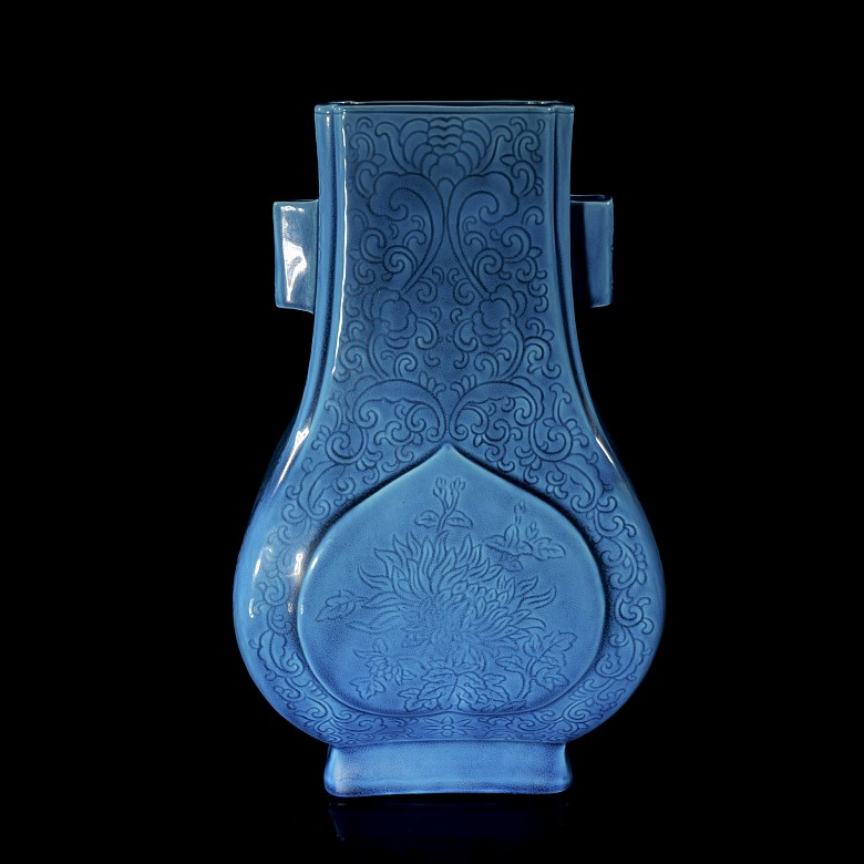 Blue glazed porcelain ‘Hu’ vase