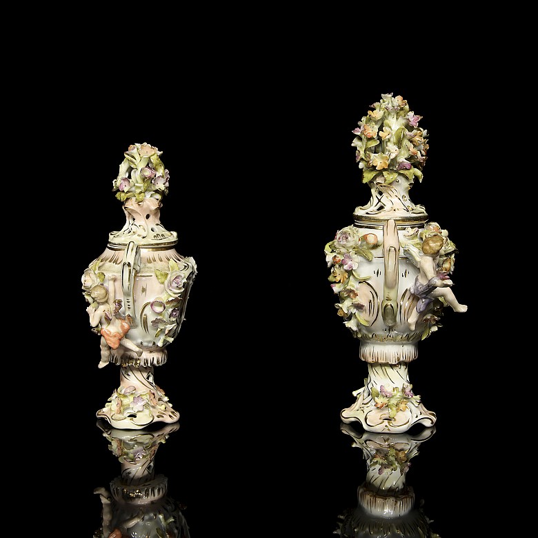 German porcelain ‘Pair of bonbonnieres’, 20th century