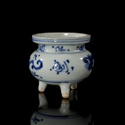 Blue-and-white ceramic censer ‘Dragon’ Qing dynasty