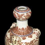 Chinese porcelain vase, 20th century