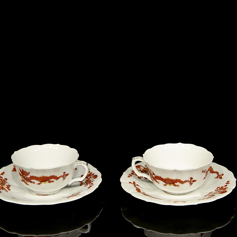 Set of two plates and cups, Meissen style, 20th century