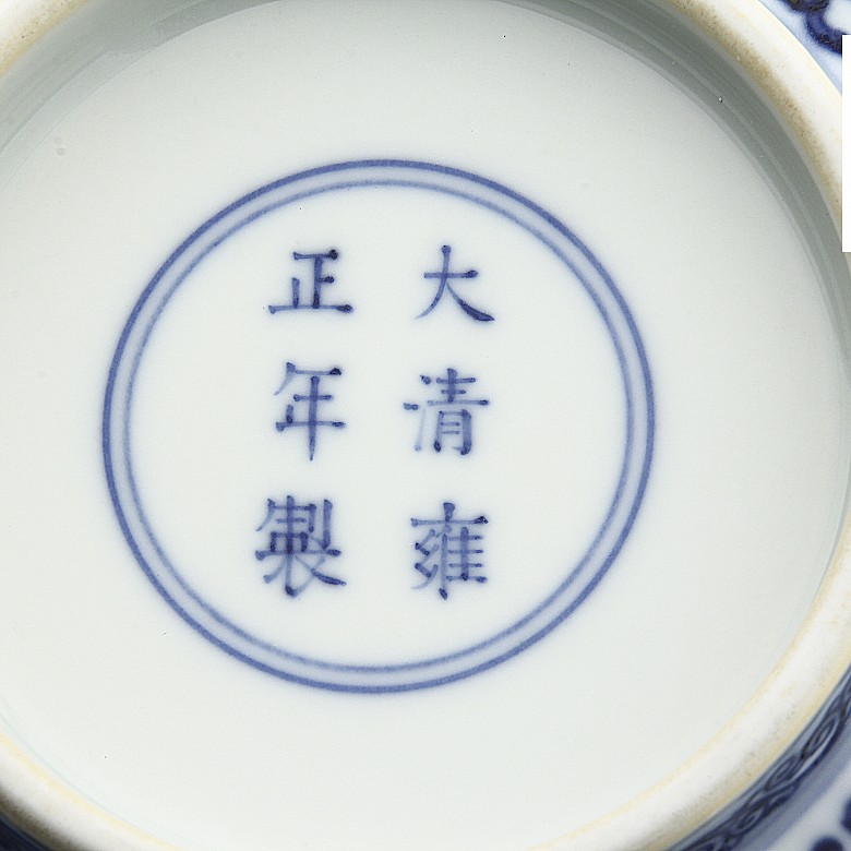 Porcelain bowl, blue and white, Guangxu seal mark.