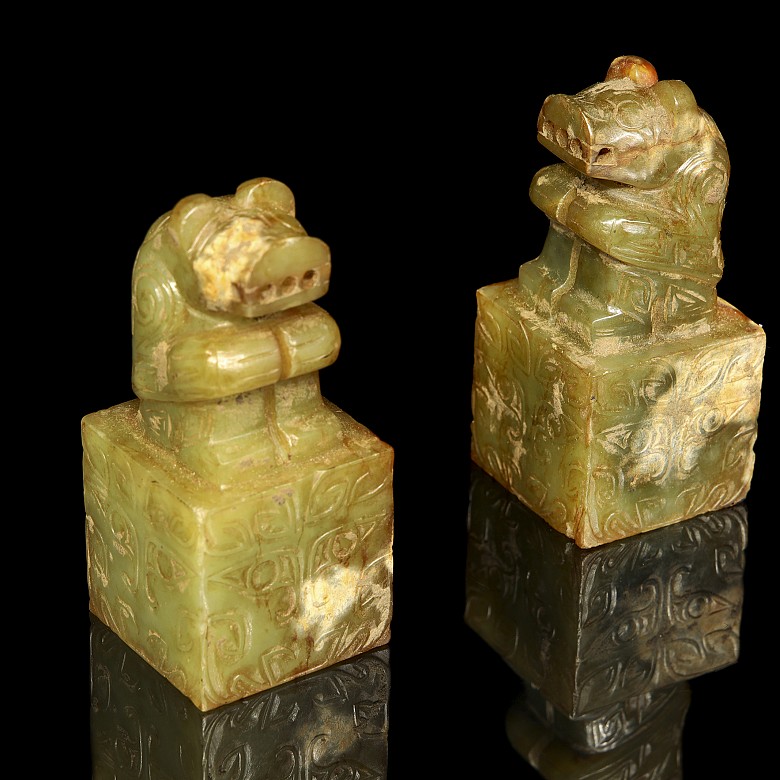 Pair of jade ‘Bear’ seals, Zhou dynasty