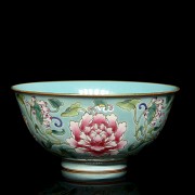 Porcelain enamelled bowl ‘Peonies’, with Yongzheng seal