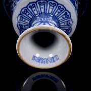 Enamelled porcelain ‘Chrysanthemums’ cup, with Qianlong seal