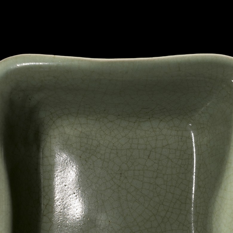 Celadon-glazed ware vessel, Qing dynasty