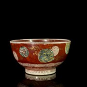 Glazed porcelain bowl ‘Windows and Medallions’, Qing dynasty