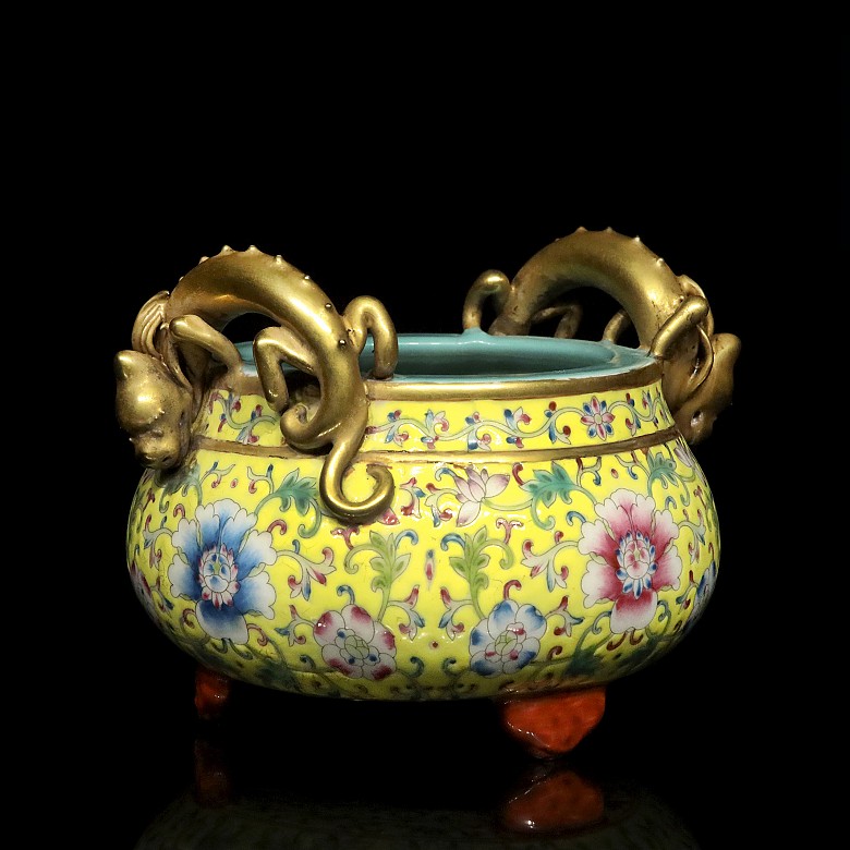 Censer with yellow background and dragons, 20th century