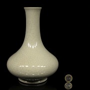 Chinese vase with high neck, 20th century