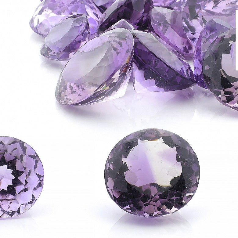 Lot of amethysts round or teardrop cut 431 cts