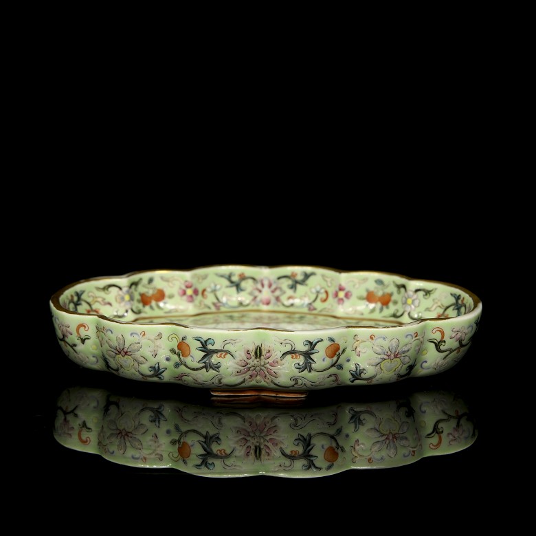 Small foliate porcelain “Poem” foliate tray, Qing dynasty, with Jiaqing mark