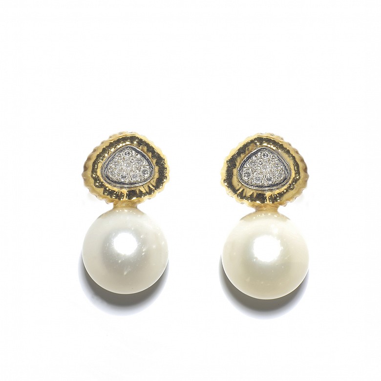 Pendientes dormilones de perlas y diamantes