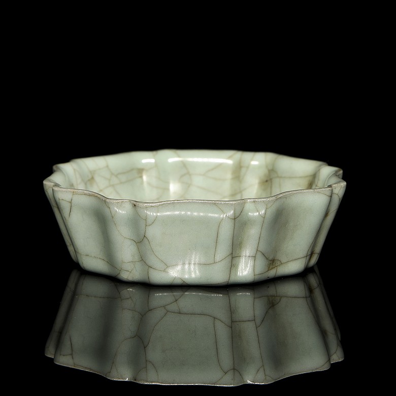 Celadon-glazed pottery vessel, Ming dynasty