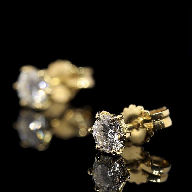 Pendientes de oro amarillo 18 k y brillantes 0,60 ct.