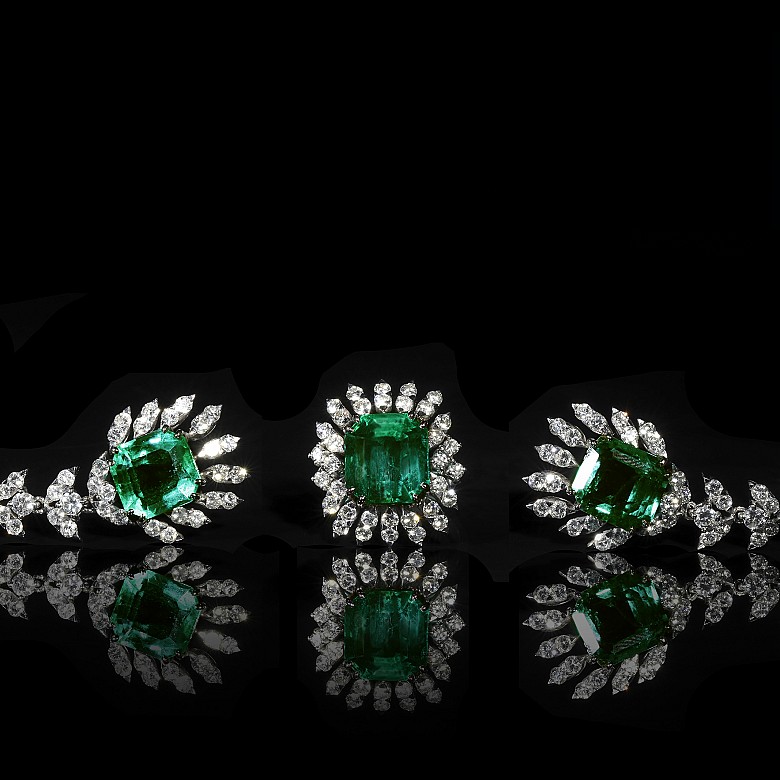 Set of platinum, colombian emerald and brilliant-cut diamonds earrings and ring