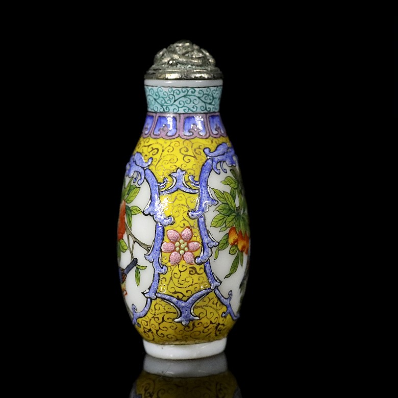 An enameled snuff bottle, with Qianlong mark