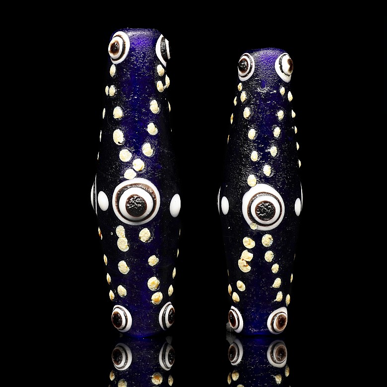 Pair of coloured enamel beads, Warring States period