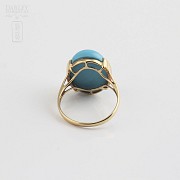 Turquoise set in 18k yellow gold.