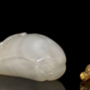 Agate snuff bottle 'Fruit', Qing dynasty, Qianlong