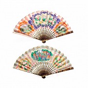 Chinese fan, 19th century. Lacquered rods and fluted hand-painted in both sides paper.