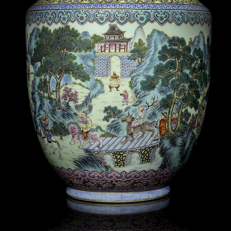 Large porcelain vase, pink family, 20th century