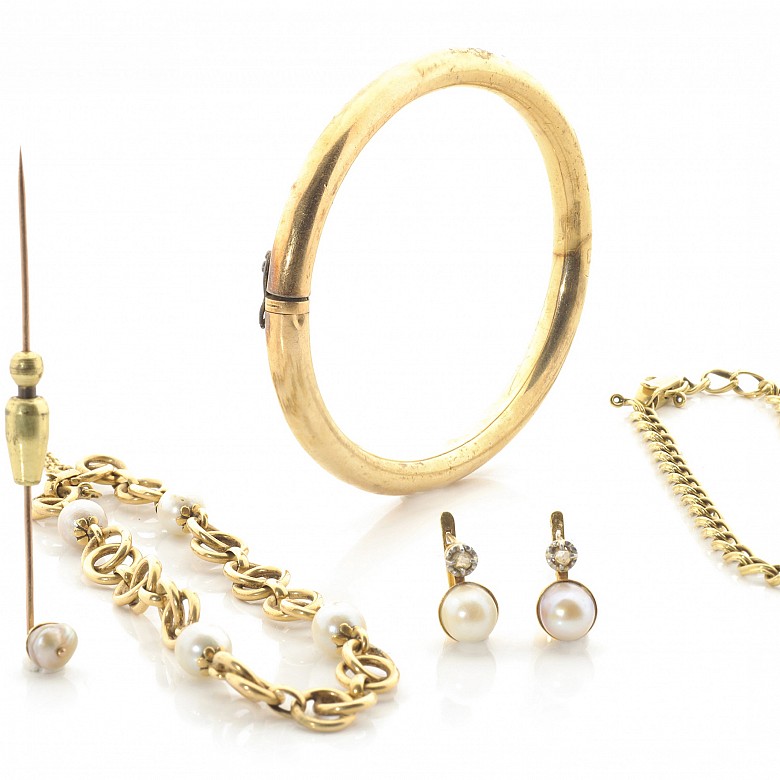 Set of pieces in 18k yellow gold