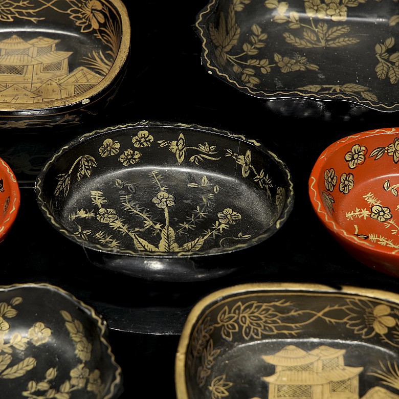 Set of lacquered wooden bowls, 20th century