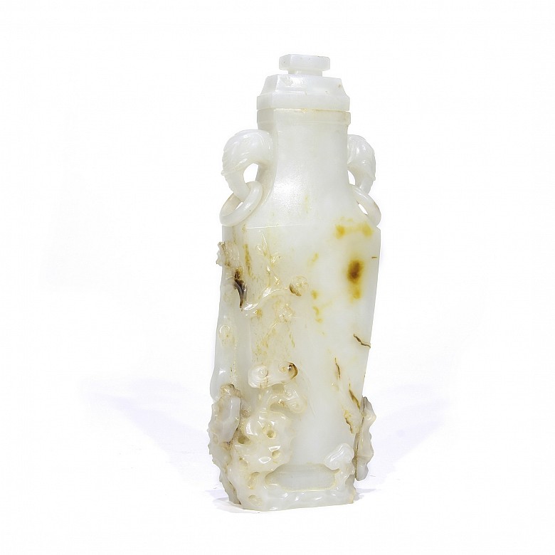 White jade vase, Qing dynasty.