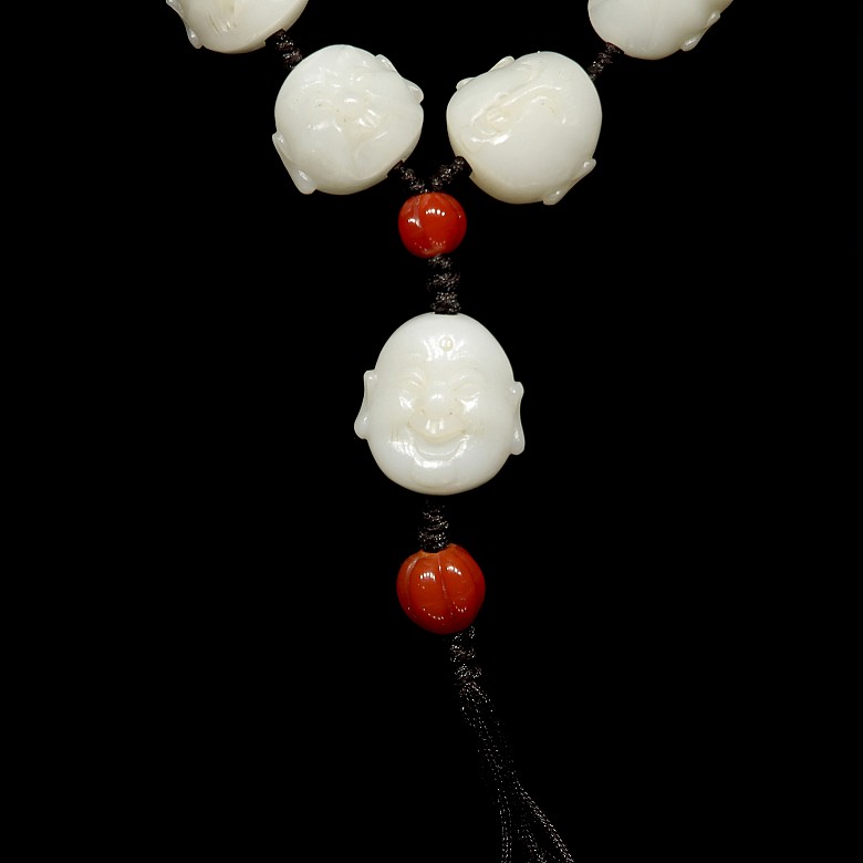 Necklace with white jade beads, Ming dynasty