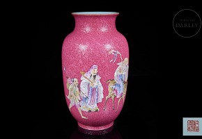 Pink glazed porcelain vase “Characters”, Minguo