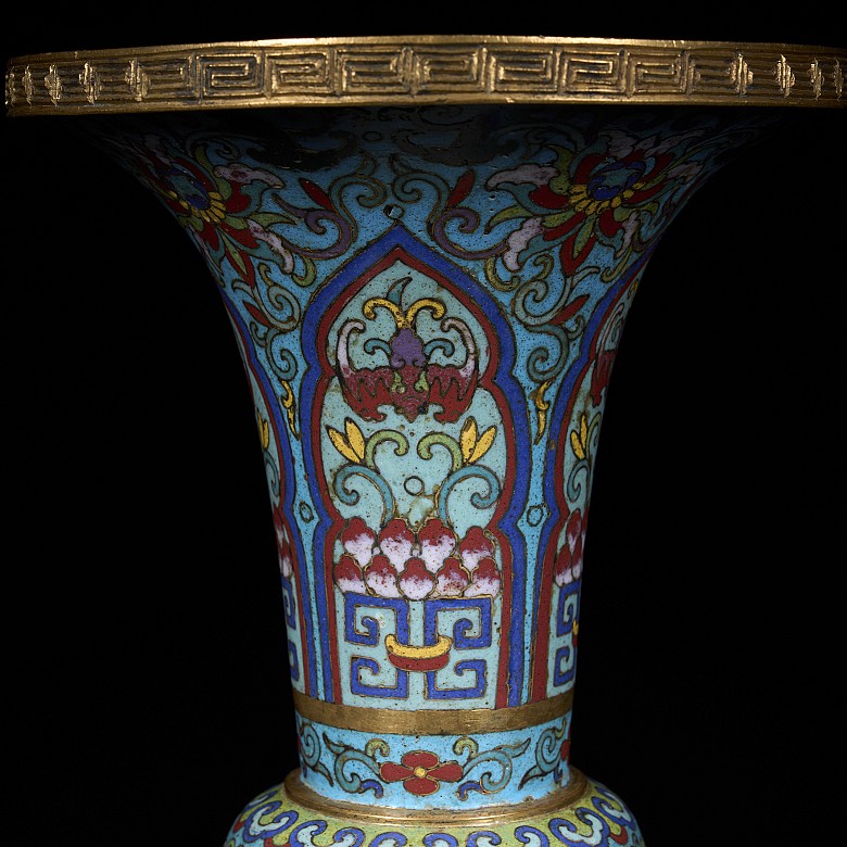 Cloisonné “Gū” vase, Qing dynasty