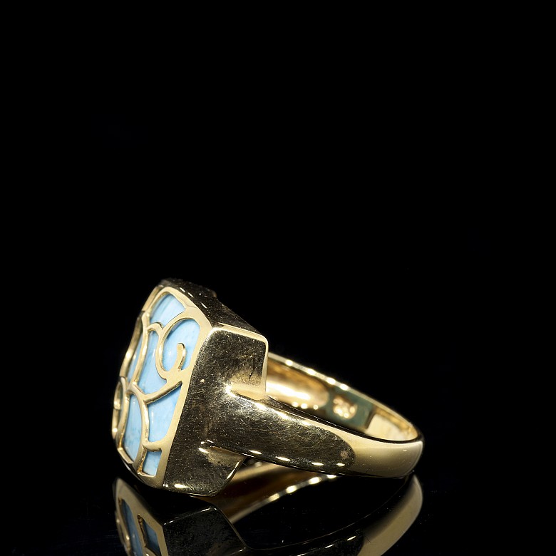 Yellow gold ring with turquoise