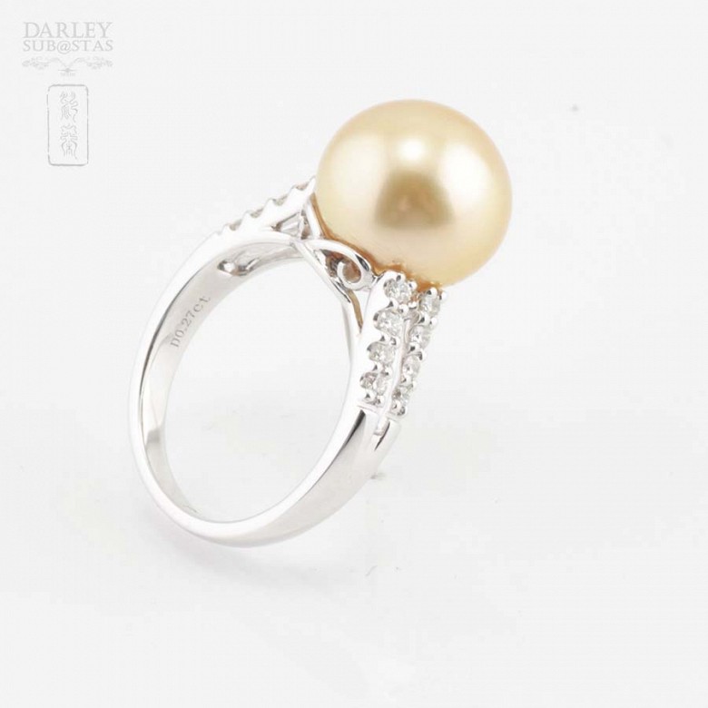 18k gold ring with diamonds and Australian pearl