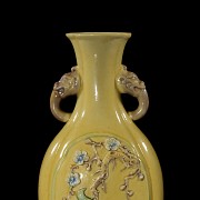 Three-colour glazed porcelain vase ‘Bird and branch’, Qing dynasty