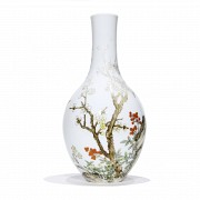 A Falangcai porcelain vase with nature and birds, Qianlong (1736 - 1795).