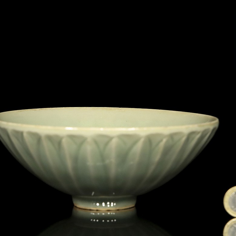 A longquan celadon bowl, Song dynasty or later