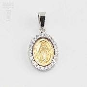 18kts yellow and white gold oval shaped medal